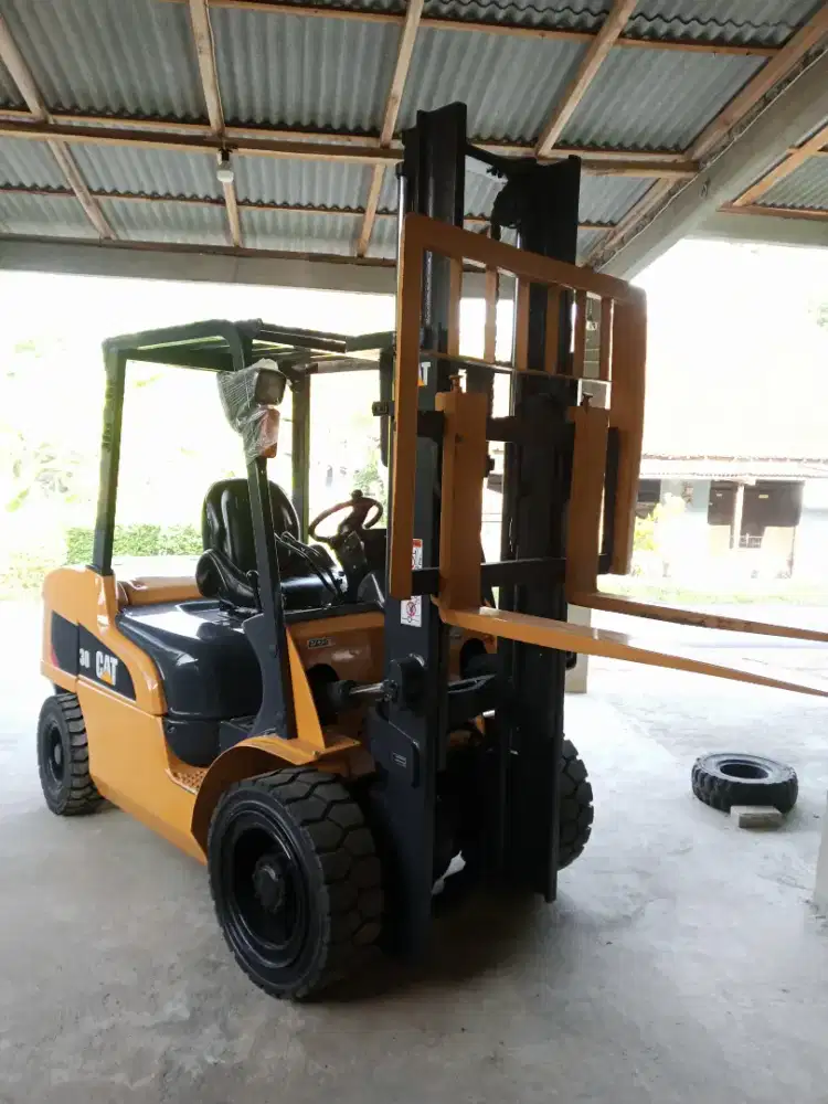 Forklift 3 Ton Caterpillar 2020 siap kerja