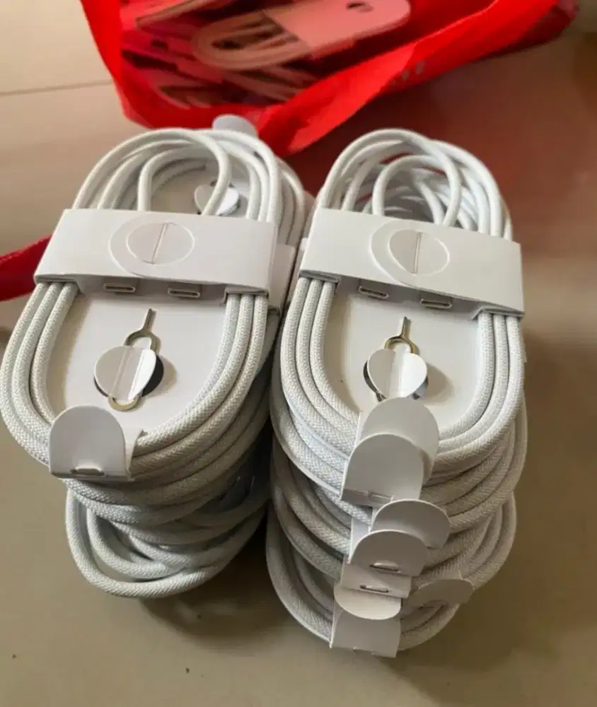 kabel iphone 16pro type c to c original made in vietnam