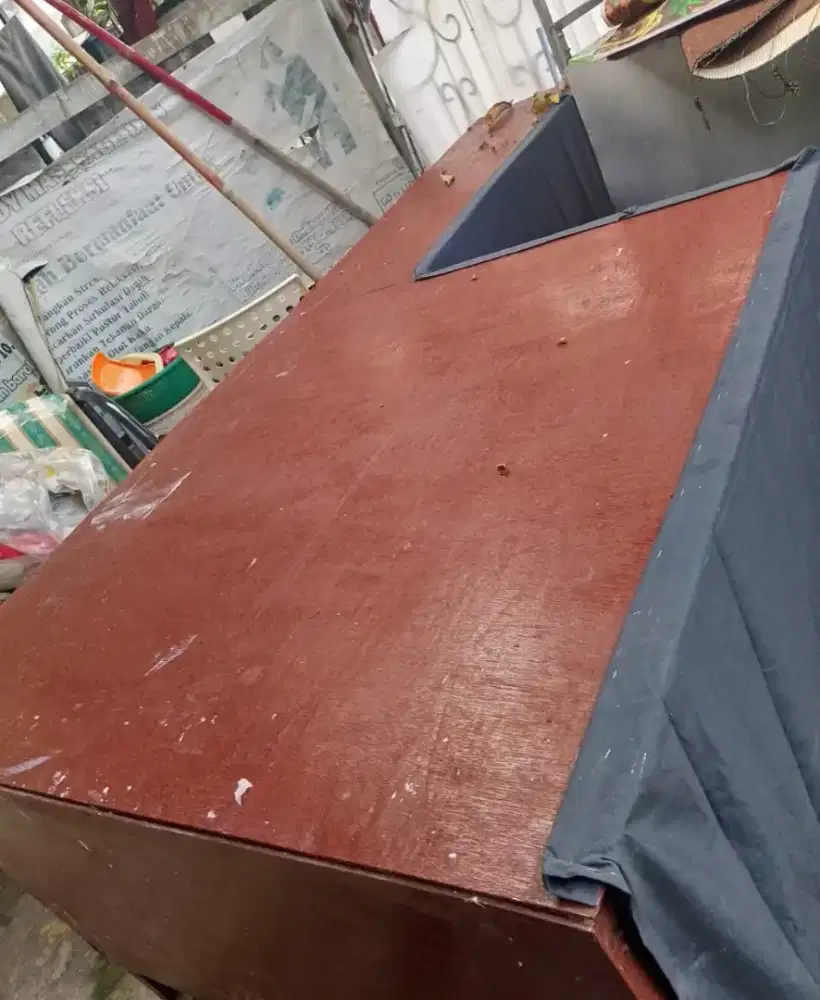 Meja dan gerobak jualan