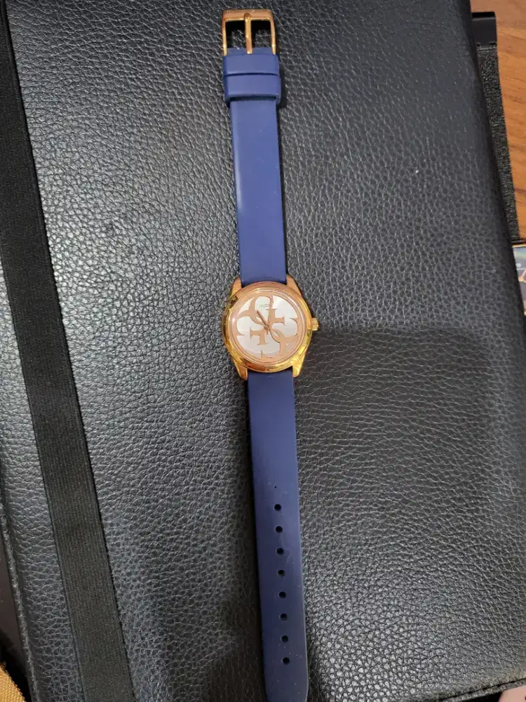 Jam tangan Gucci