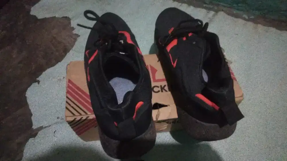 Sepatu olahraga pria dewasa na