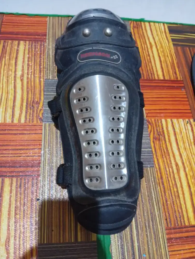 DEKER/Pelindung kaki untuk Turing