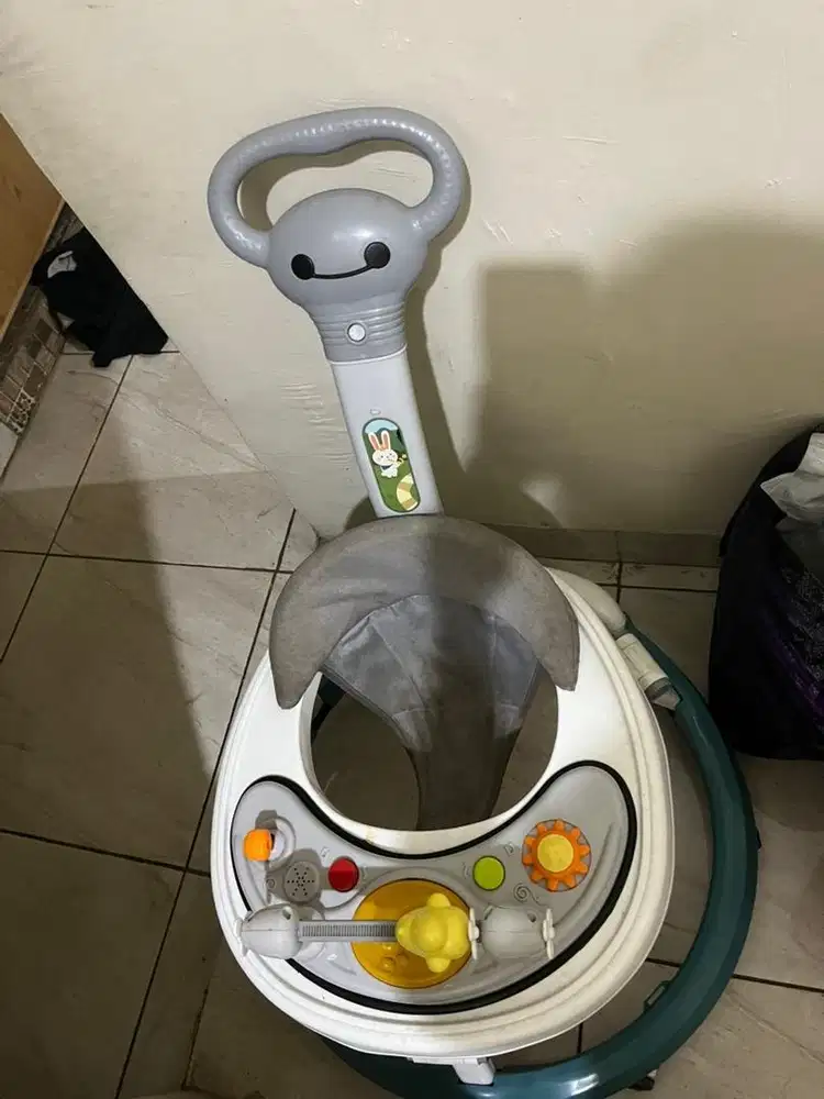 Babywalker bayi usia 6-12 bulan