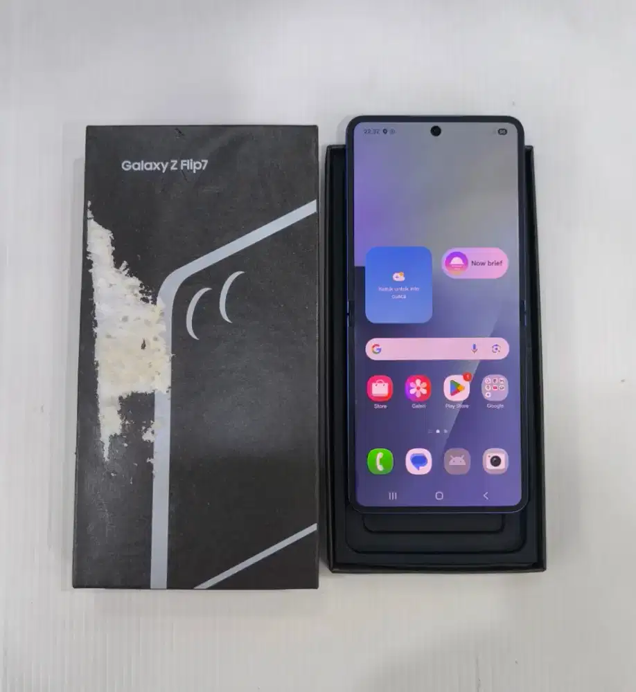 samsung Galaxy Z flip 7 ram 12/512 komplit ori istimewa