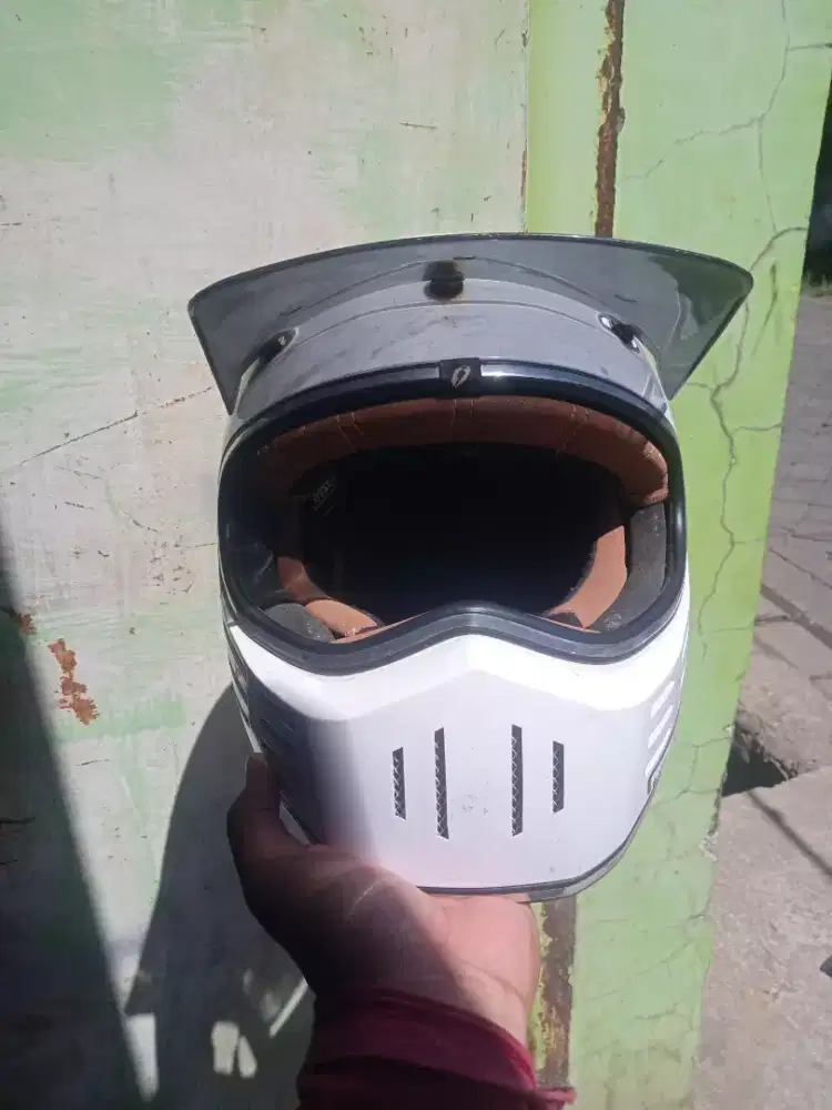 Helm Cakil Lecet Pemakaian