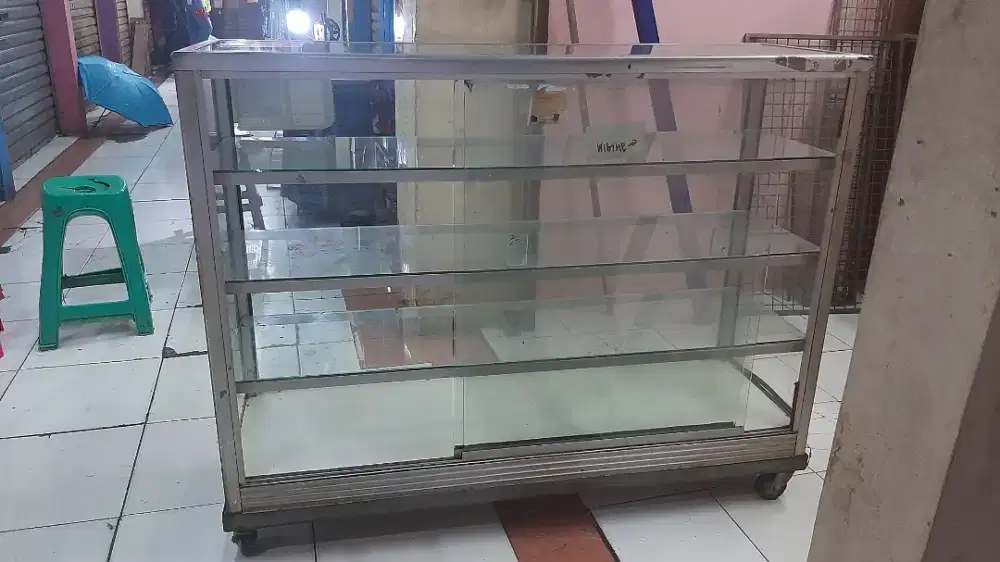 Etalase ukuran 125 bekas masih bagus
