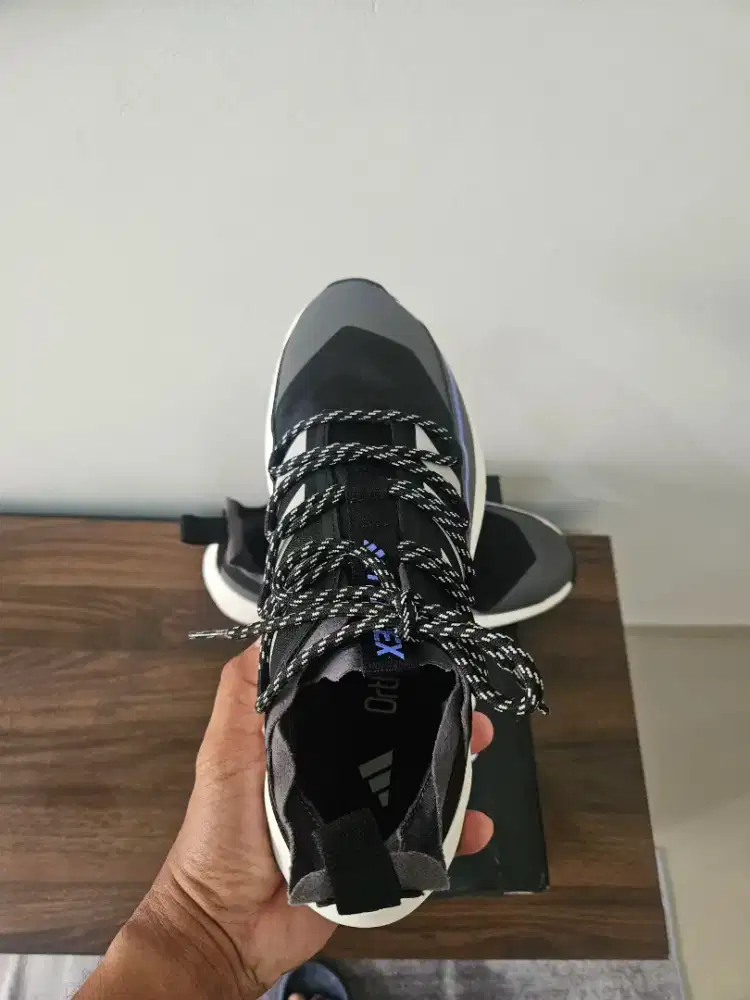 Sepatu adidas terrex hike lacer M