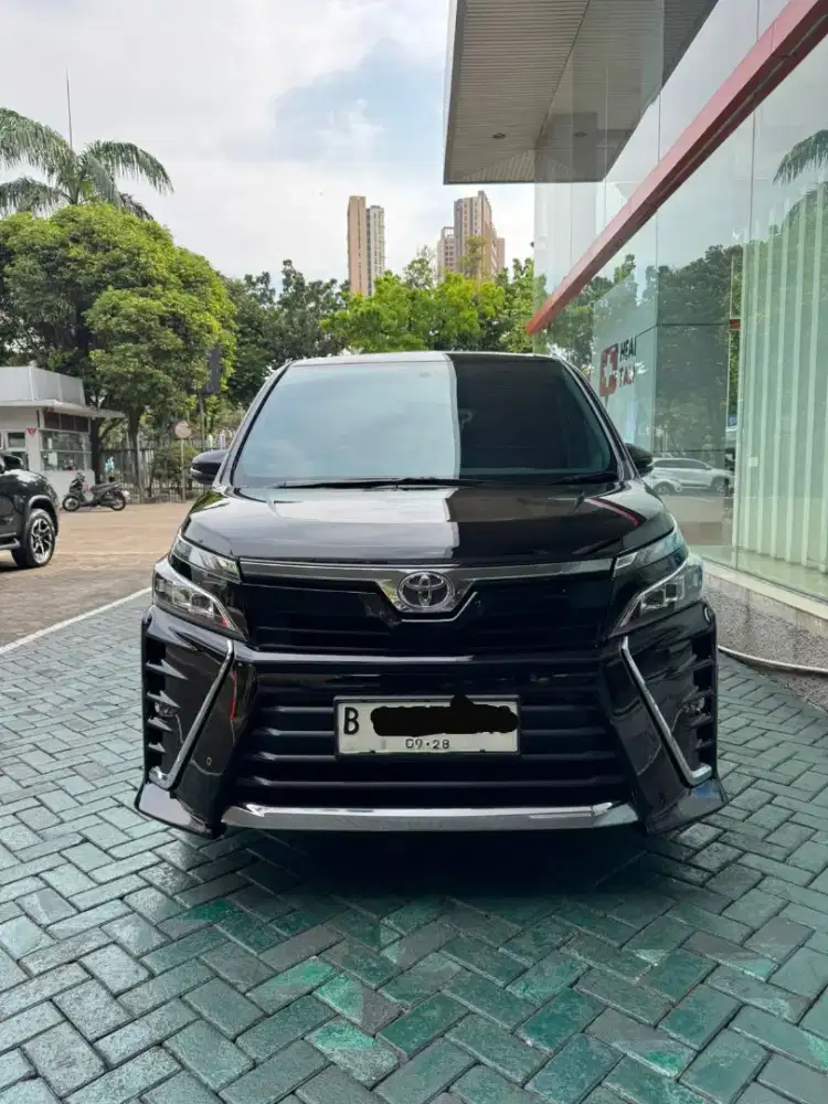 Toyota Voxy 2018