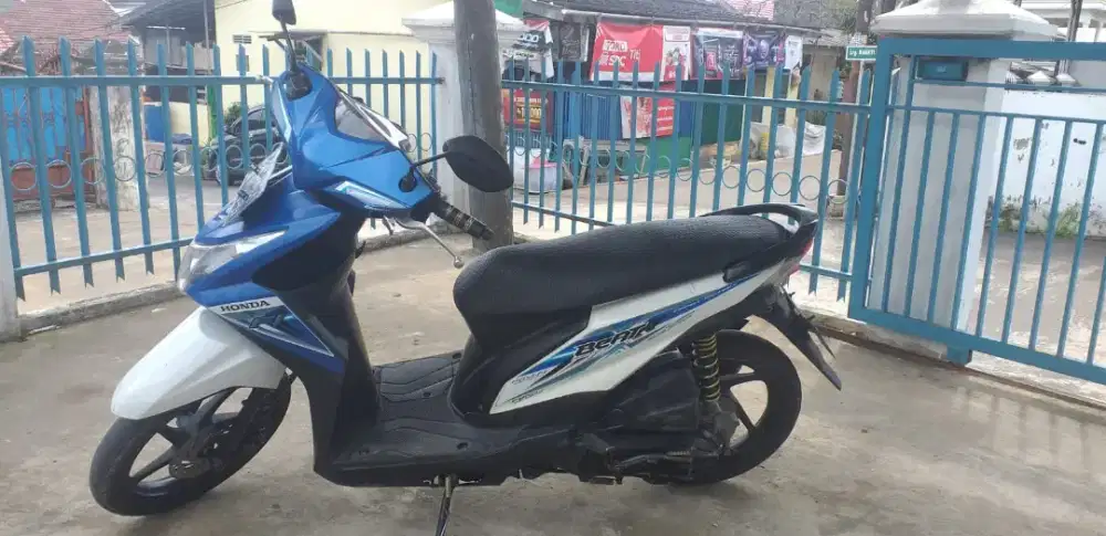 Dijual beat biru putih
