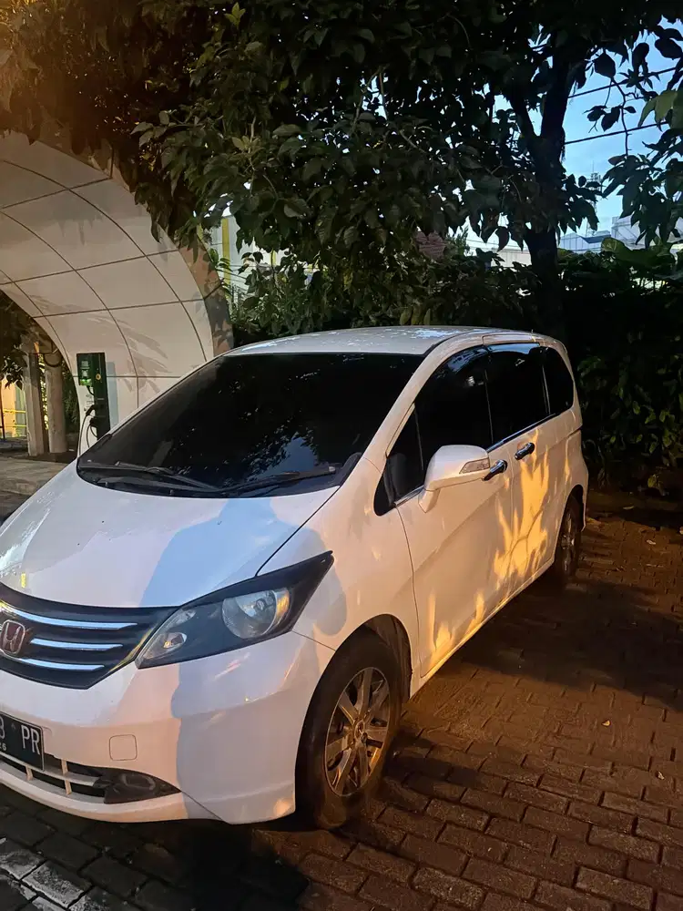 Honda Freed 2010 Bensin
