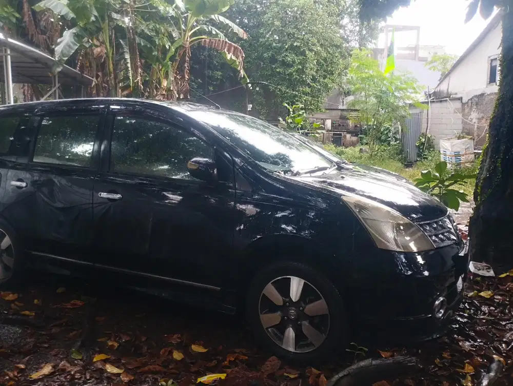 Nissan Grand livina 2010 Bensin
