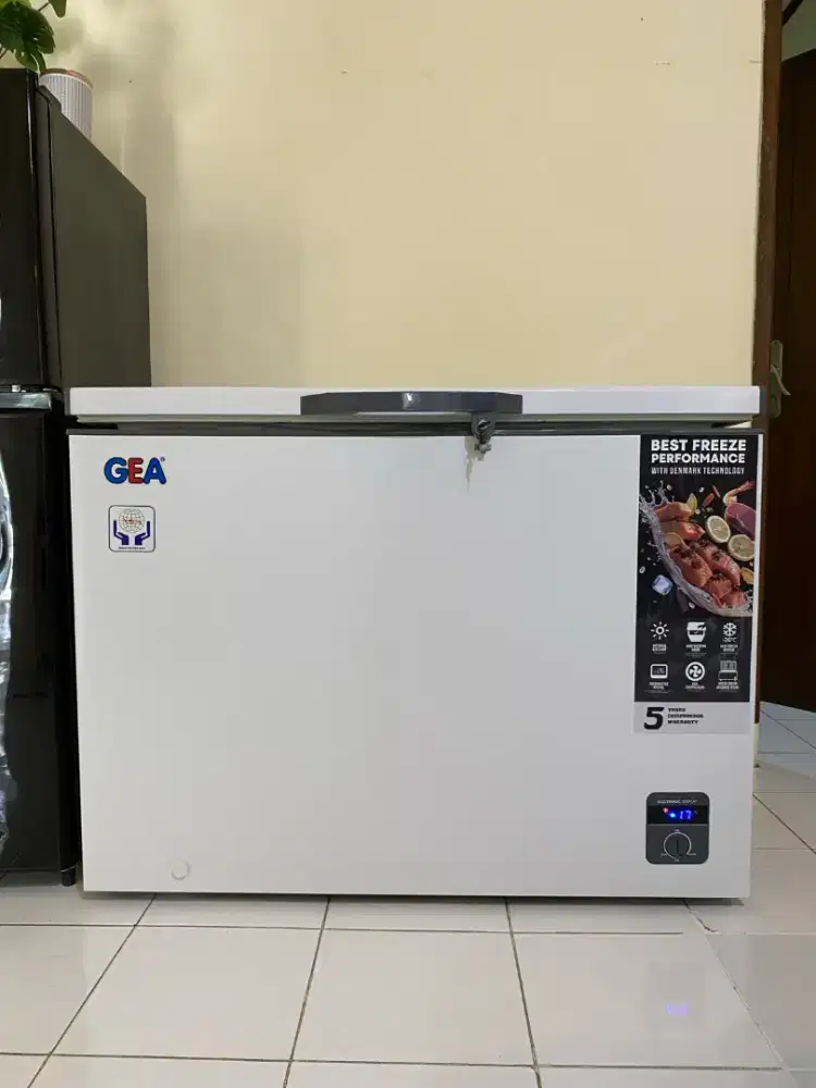 Dijual Freezer Box GEA AB-318-R