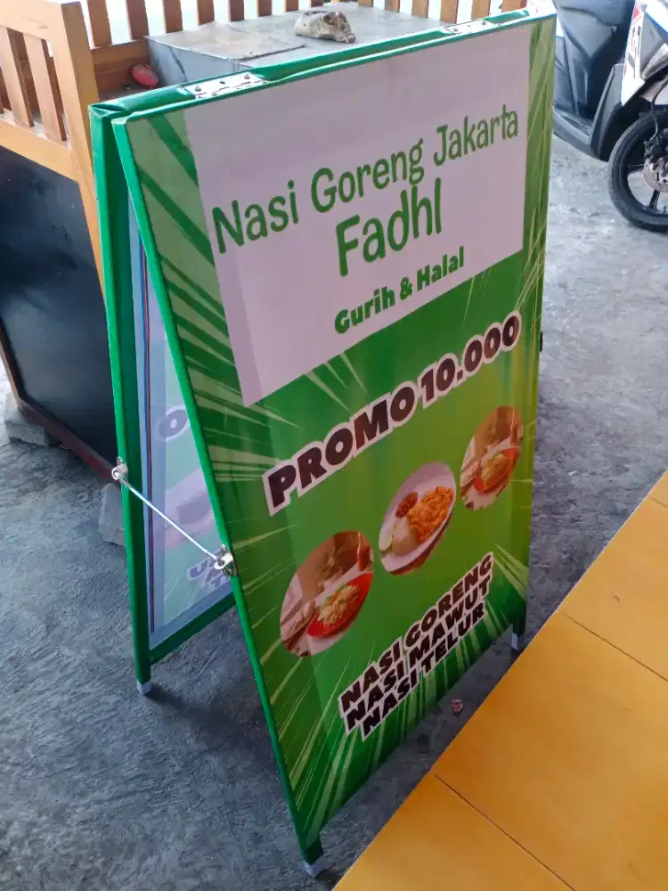 Standing banner segitiga plang spanduk besi hollow second