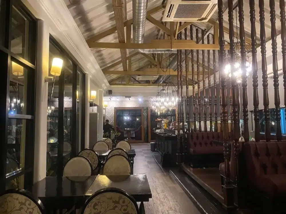 Dijual Resto Café & 4 Lapangan Padel di Kemang Jakarta Selatan