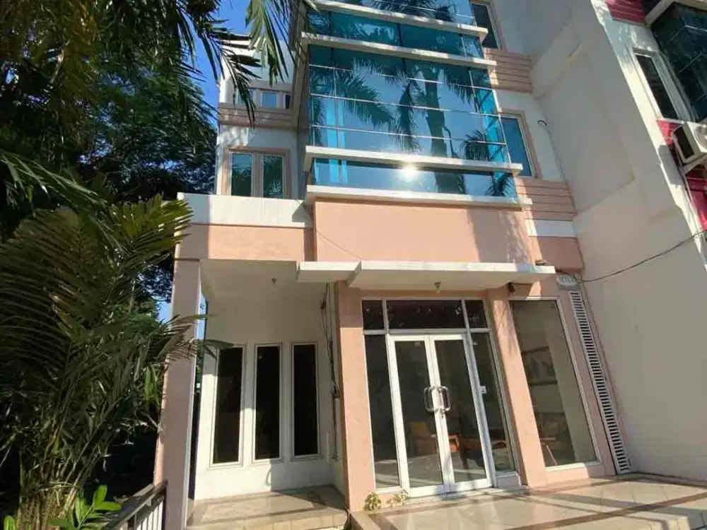 Dijual atau disewakan ruko hoek gading batavia. lokasi bagus diujung.