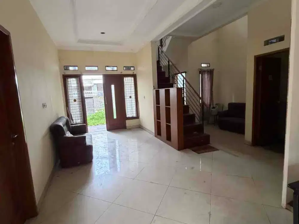 JUAL / Sewa 
rumah buah batu regency

Spesifikasi antara lain:
Lt. 156m²;
Lb. 193m²;
2lt
Kt. 4;
Km. 3;
Listrik 2200;
Air sumur bor;
Lingkungan aman dan tenang.
carport 1 
garasi 1
SHM

HRG JUAL 2,5M
sewa 70jt/thn

LN - AG