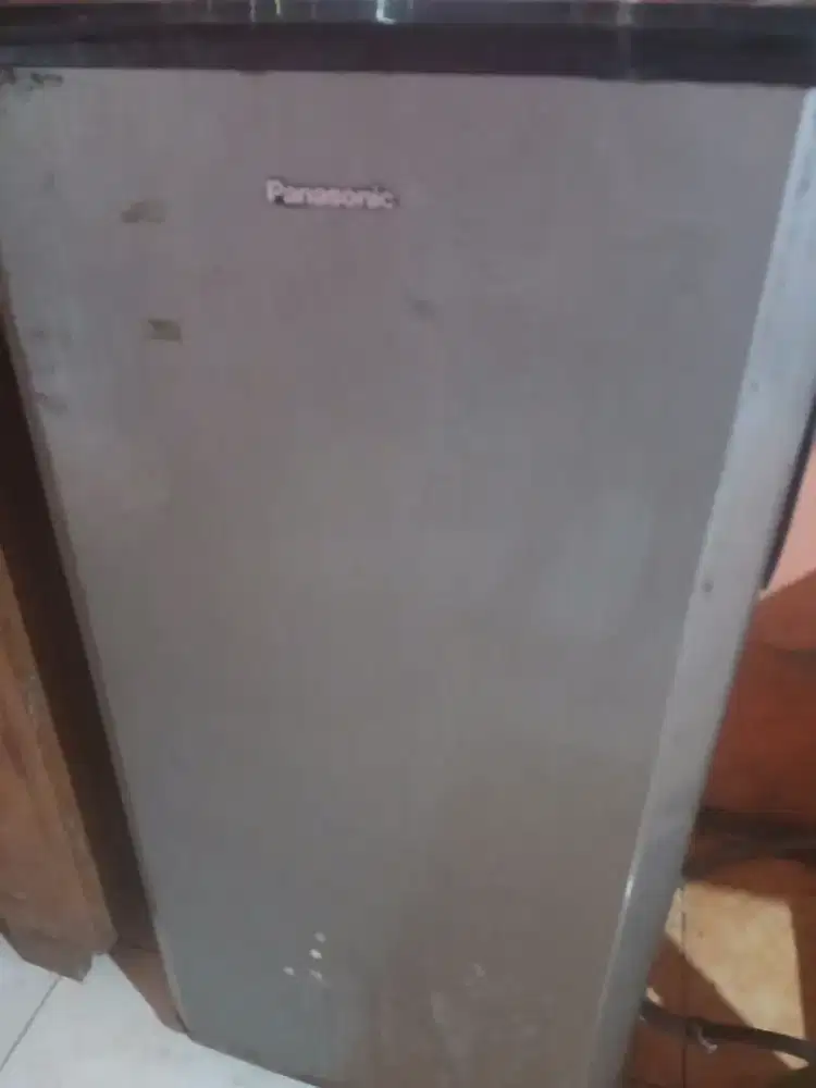 Dijual kulkas merk panasonic masih normal