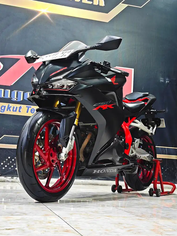 Cbr 250RR Black Matte reg. 2019 odo 22rb top .Anugerah motor rungkut