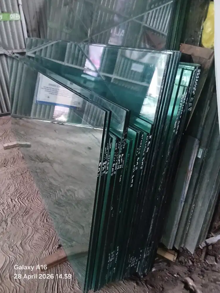 KACA TEMPERED BEKAS