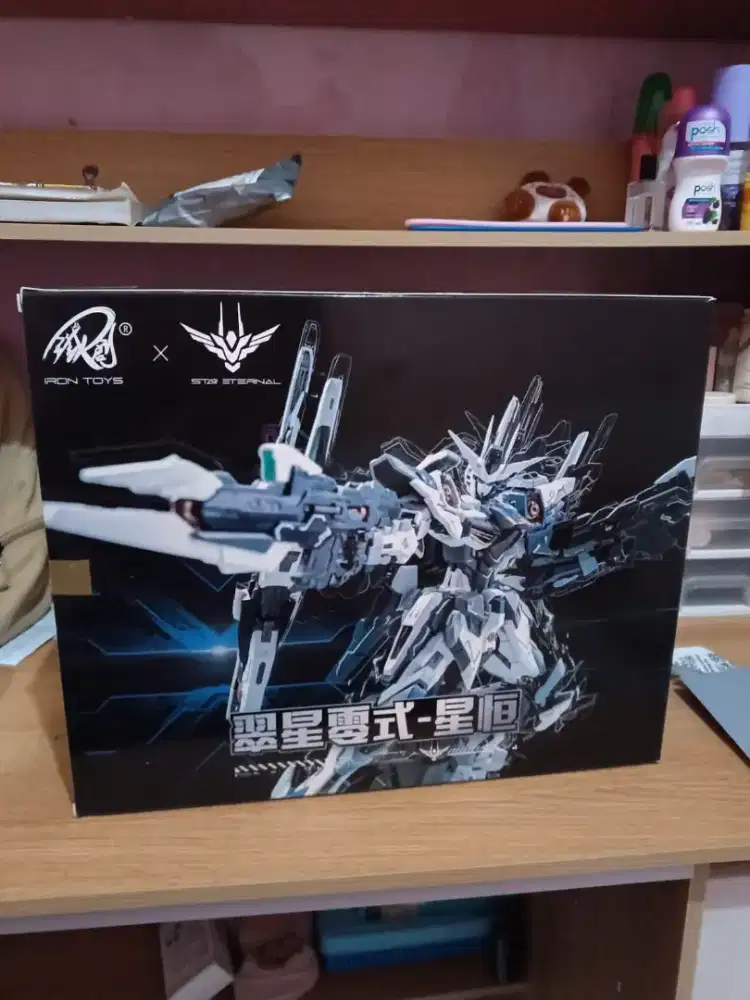 Iron Toys Star Eternal, Belum Dirakit, Bekas