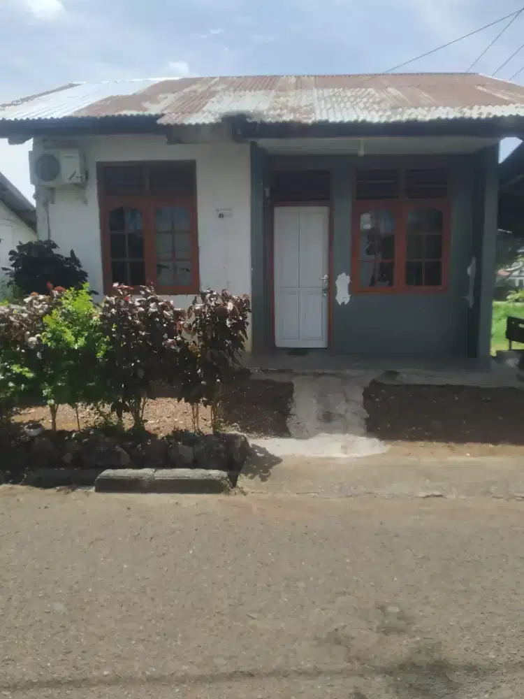 Dijual rumah pinggir jalan utama