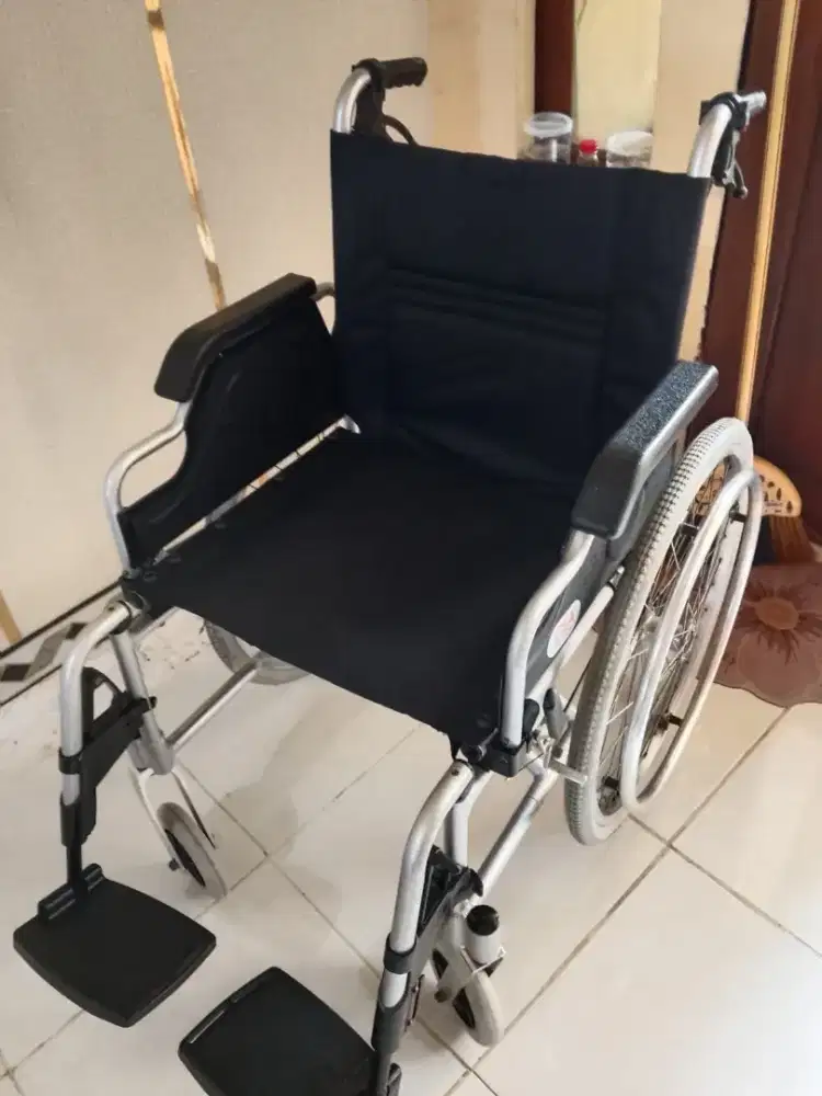 Kursi roda merk gea