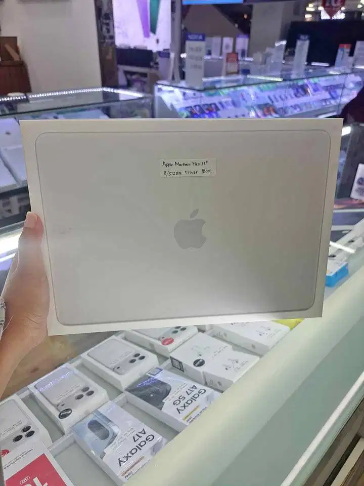 Macbook Neo 8/512GB SSD Silver 13 Inch New Garansi IBOX