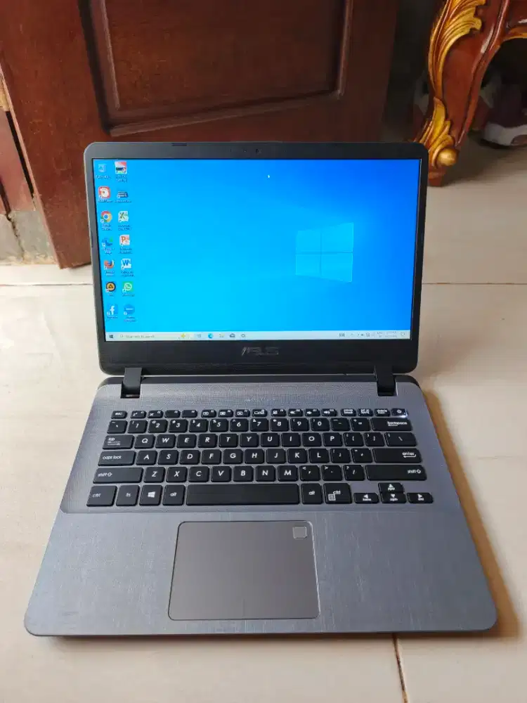 Laptop Asus Ssd 240gb Ram 4gb ddr4 tipe slim layar 14 inch (Nego)