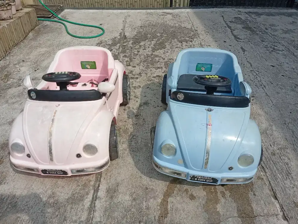 Mobil Aki Anak jual  1 paket 2 mobil