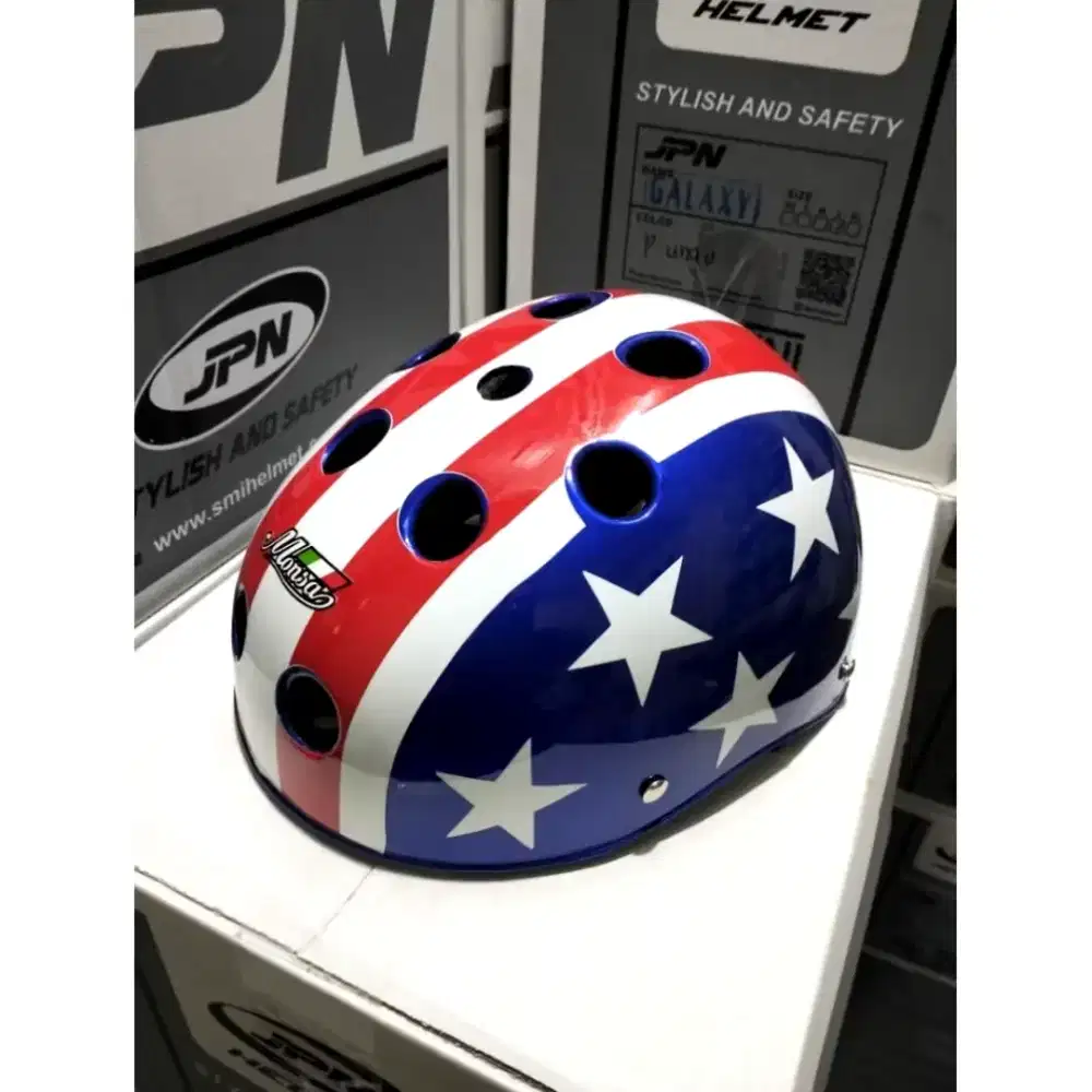 Helm sepeda monsa