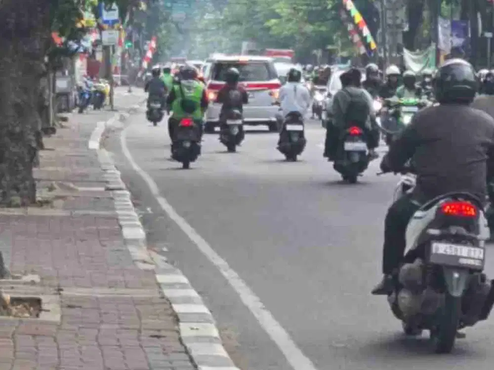 jual tanah lokasi sangat strategis, dekat ke bintaro jaya dan pondok indah(di tengah) cocok untuk ruko dan usaha apa saja..jual 24jt per meter nego