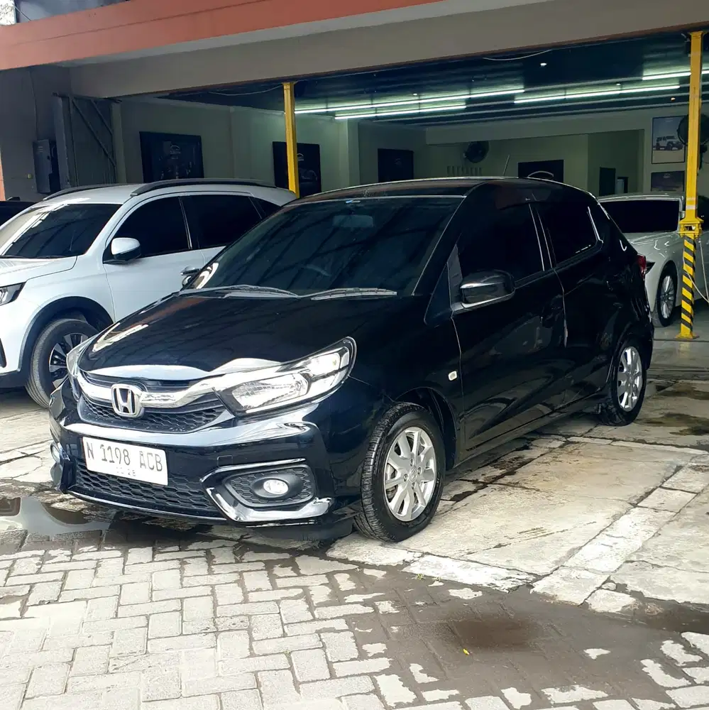 Honda Brio Satya E 1.2 CVT 2023 Hitam KM 10rb Perak Andro
