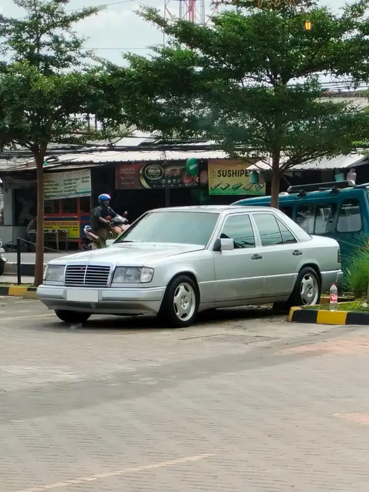 Mercedes-Benz E300 1991 Bensin