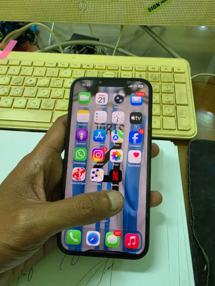 iPhone 13 128GB + Apple Watch SE Fullset Mulus