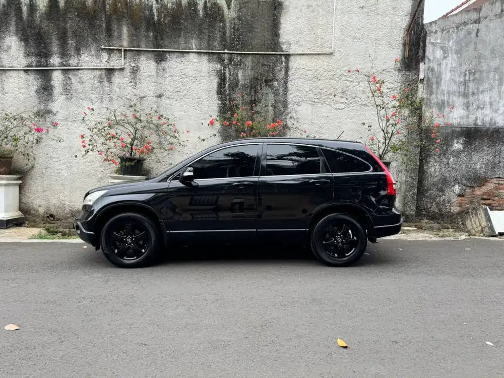 HONDA CR-V Hitam Low KM (Service Record Resmi)