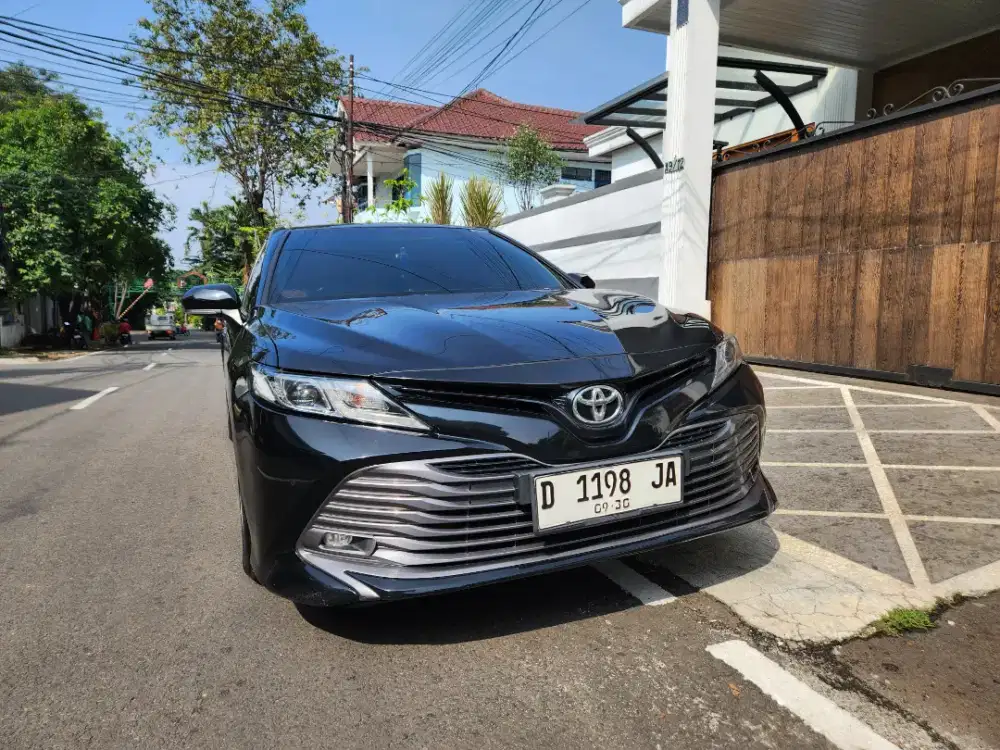 CAMRY V AT 2020