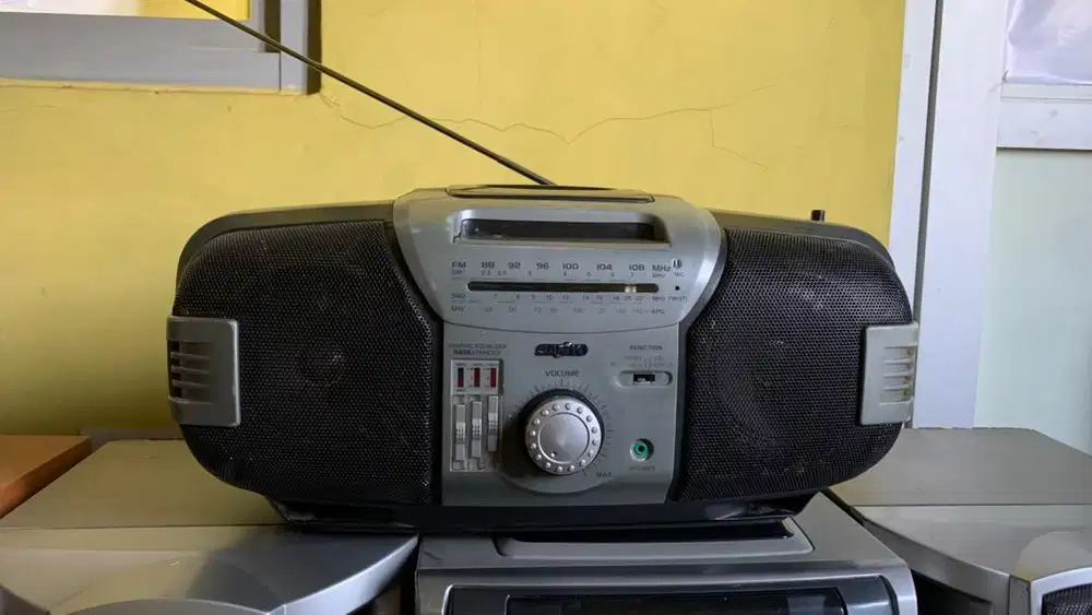 Minicompo  merk sanyo
