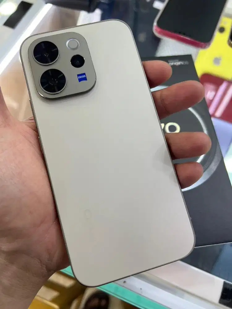 Vivo v70 8/256  Garansi panjang mei 2027  Mulus no minus