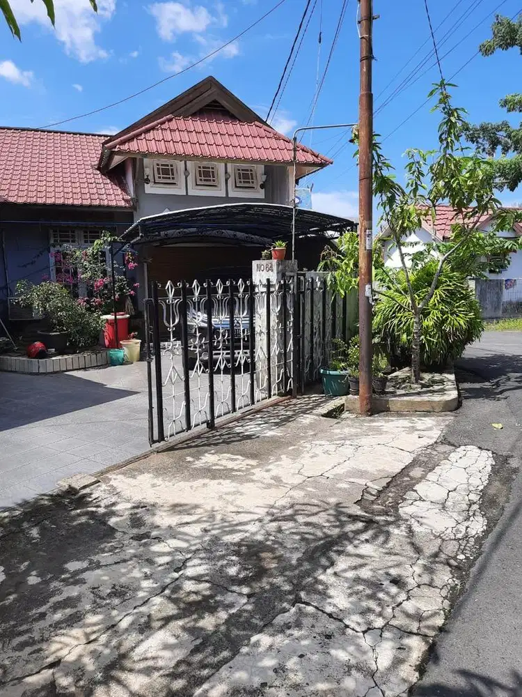 RUMAH 3 KAMAR DI TENGAH KOTA