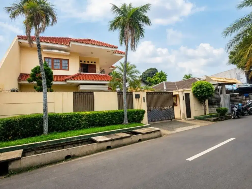 Nempel Kuningan cuma 15 menit — rumah luas di Mampang ini nggak bakal lama di pasaran!