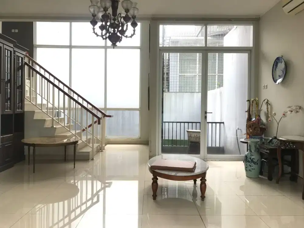 Dijual Rumah Strategis 2 Lantai Ada Fasilitas Kitchen Set Dekat Lotte Mart Bintaro di Sektor 7 Bintaro Tangsel Gb-15745