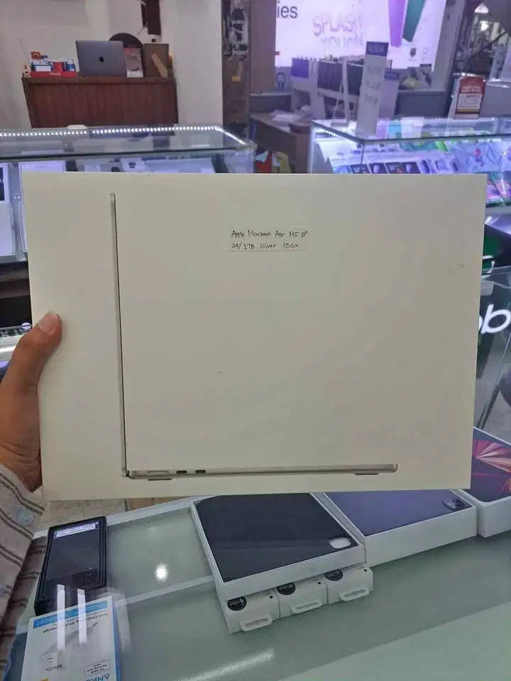 Macbook Air M5 13 Inch 24/1TB SSD Silver New Segel Box Garansi IBOX