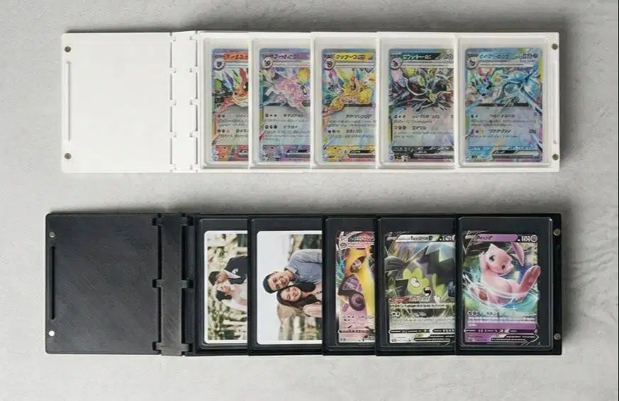 Album foto atau koleksi kartu (TCG) tipe slide
