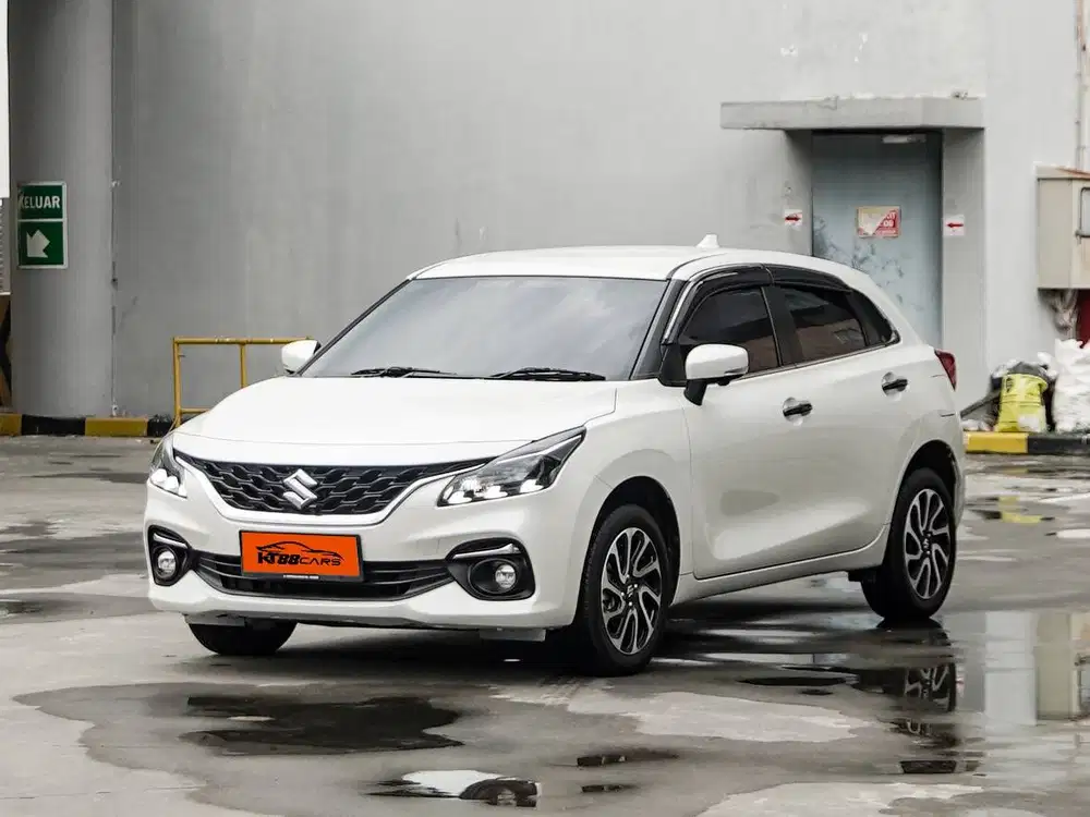 Suzuki Baleno AT Hatchback 2024 pemakaian 2025
