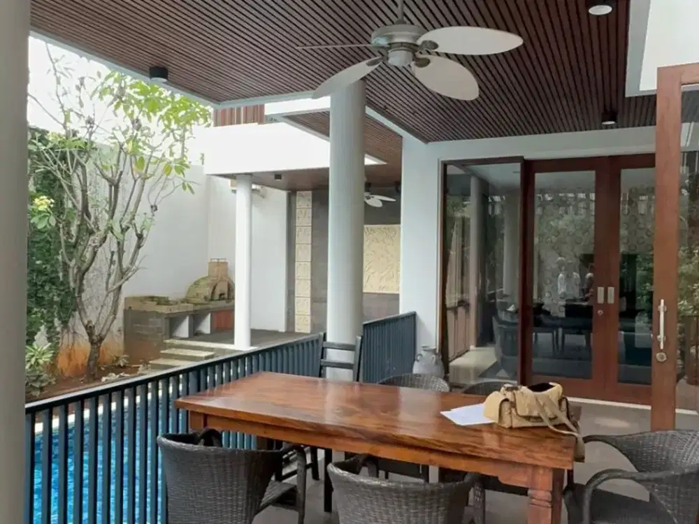 Dijual Rumah Mewah Cantik Strategis Semi Furnished Ada Swimming Pool Dekat Grand Itc Permata Hijau di Kebayoran Lama Jaksel Fr-16231