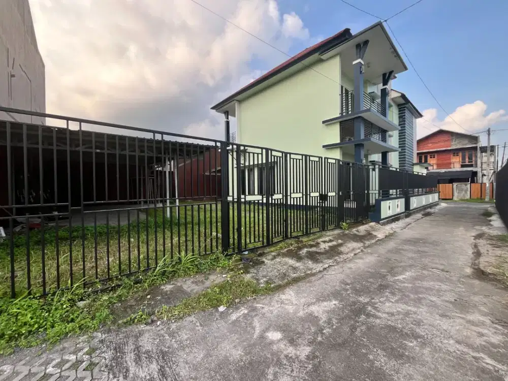 Selangkah Mall, Kost Potong 500jt Tanpa Syarat! Rooftop & Ruang Komunal Serasa Nongki di Cafe, View Merapi
