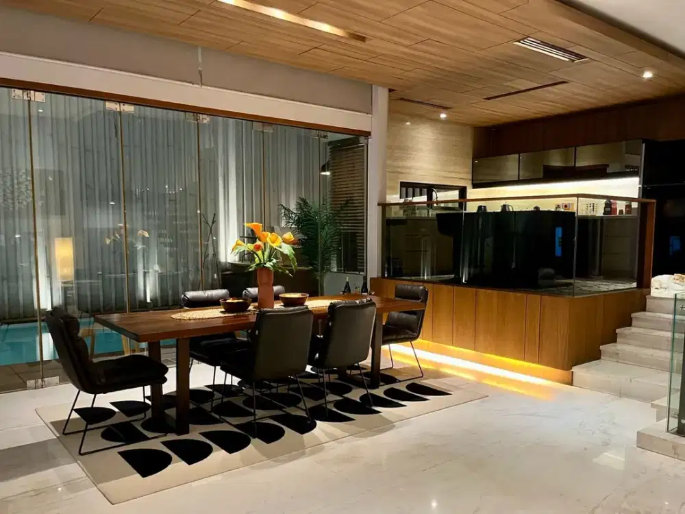 Dijual Rumah Mewah Cantik Strategis 3 Lantai Dalam Cluster Ada Swimming Pool dan Ruang Gym Dekat Stasiun Sudimara di Bintaro Tangsel Lr-16136