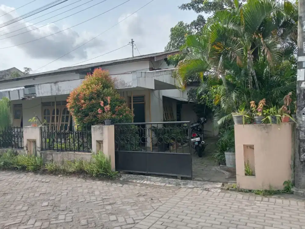 Dijual rumah dekat dengan beberapa kampus dalam komplek yadara Babarsari yogyakarta