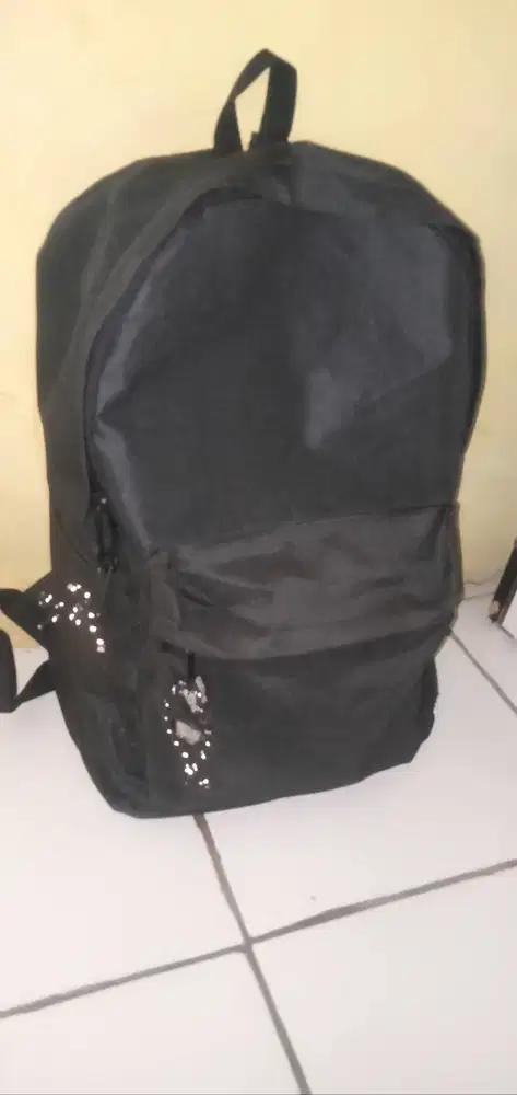 Tas Ransel hitam