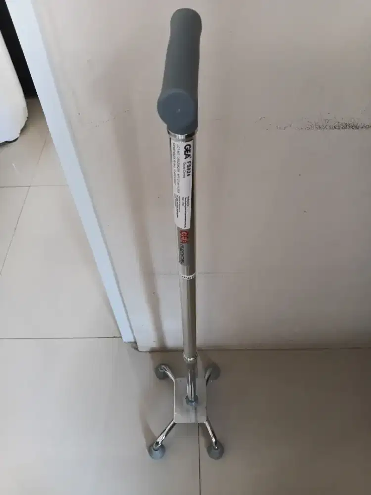 Tongkat kaki empat(4)